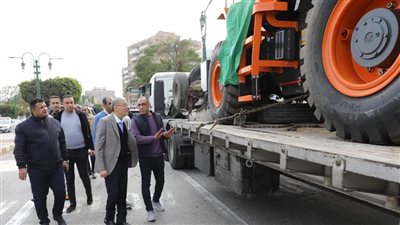 محافظة المنيا تتسلم 7 لوادر جديدة لدعم منظومة النظافة 