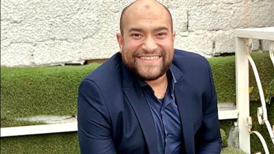 كلموني عن الجنة.. وفاة طبيب بعد صراع مع المرض في السويس