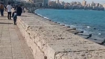 رغم الأمطار والتقلبات الجوية.. طقس مشمس وإقبال المواطنين على كورنيش الإسكندرية وشرم الشيخ | بث مباشر