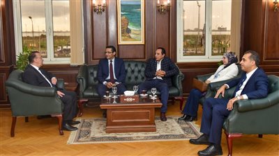 محافظ الإسكندرية يلتقي وفدًا من مجلس نقابة الصحفيين لبحث أزمة أرض النادي البحري | صور