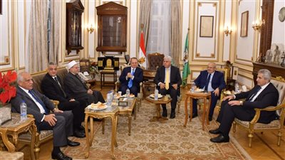 وزير التعليم العالي يؤكد على ضرورة توفير برامج جديدة تتسم بالتكامل لاستيعاب احتياجات سوق العمل