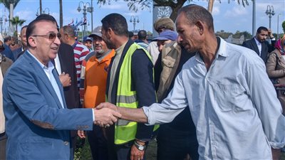 محافظ الإسكندرية يقرر صرف مكافأة مالية للعاملين بالإدارة العامة للحدائق المركزية