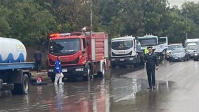 وسط المطر والصقيع.. جهود مكثفة لرجال الشرطة في مواجهة الطقس السيئ