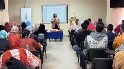 تنظيم دورة تدريبية للعاملين بالمنشآت الطبية على المهارات الأساسية لإنعاش القلب بأسوان 