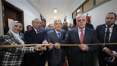 وزير التعليم العالي يفتتح عددًا من المشروعات الصحية والتعليمية بجامعة المنيا