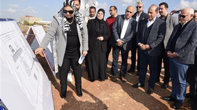 محافظ بورسعيد ورئيس المركزي للتعمير يتفقدان أعمال تطوير طريق المنزلة| صور 