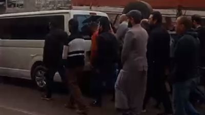 من أسرة واحدة.. تشييع جنازة 5 أشخاص لقوا مصرعهم في حريق منزل بالإسكندرية | بث مباشر
