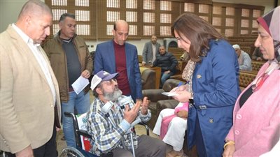 نائب محافظ البحيرة تسلم 25 كرسيا متحركا لذوي الهمم