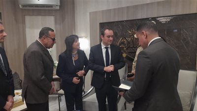 محافظ شمال سيناء يستقبل وزير الدفاع الفرنسي في مطار العريش الدولي