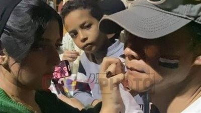 بحبها..سائح صيني بالأقصر يرسم علم مصر على وجهه ابتهاجا بالعام الجديد 