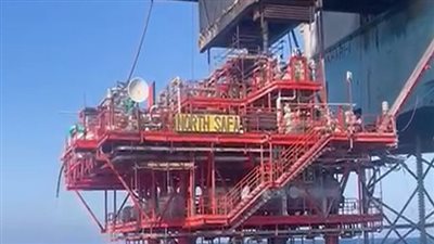 مصر تضع بئر نفط بخليج السويس على خط الإنتاج بمعدل 12 ألف برميل يوميًا