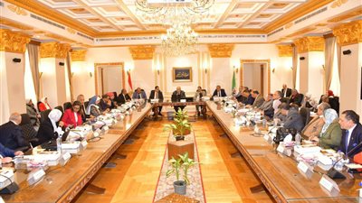 الخشت يشدد على الالتزام بالإجراءات المتعلقة بامتحانات الترم الأول وتشكيل لجنة بكل كلية لمواجهة الطوارئ