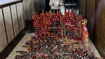 روج لها عبر فيسبوك.. القبض على عاطل بالإسكندرية بحوزته 1460 قطعة ألعاب نارية بقصد الإتجار