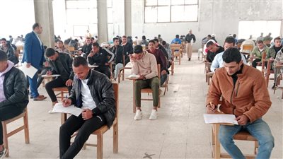 رئيس جامعة المنيا يتابع سير امتحانات الفصل الدراسي الأول 