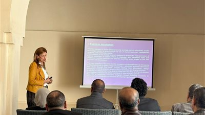 اجتماع بين ممثلي الثقافة والتجارة والصناعة لمناقشة سُبل دعم وتطوير منتجات الحرف التراثية