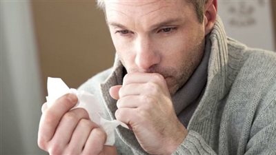 ما الذي يعنيه لون البلغم؟.. طبيب يوضح 