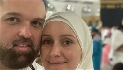 محمد محمود عبد العزيز يؤدي مناسك العمرة برفقة زوجته: بدأت عام 2024 بين إيدين ربنا