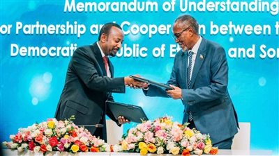 ميناء وقاعدة عسكرية.. إثيوبيا توقع اتفاقا تاريخيا للوصول إلى البحر الأحمر