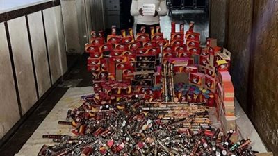 روج لها عبر فيسبوك.. حبس عاطل بالإسكندرية بحوزته 1460 قطعة ألعاب نارية بقصد الإتجار