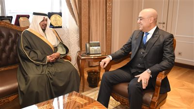 وزير الإسكان يبحث مع الأمير خالد آل سعود فرص الاستثمار في عدد من المجالات المختلفة