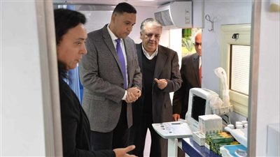 محافظ الدقهلية يدشن القافلة الطبية المتنقلة لخدمة الأسر الأولى بالرعاية | صور