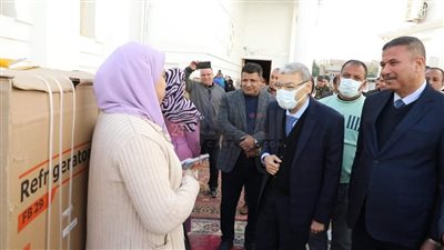 لدعم الشباب المقبلين على الزواج.. محافظ المنيا يسلم 100 جهاز عروس