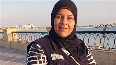 أم آدم تكافح لبيع الحلويات بكورنيش السويس: نفسي أعلم أولادي أحسن حاجة | بث مباشر 