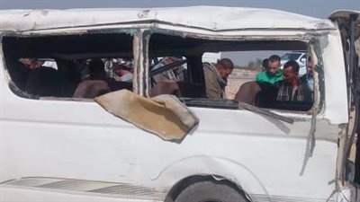 14 مصابًا بينهم سيدات.. ننشر أسماء والحالة الصحية لمصابي حادث انقلاب ميكروباص في قنا