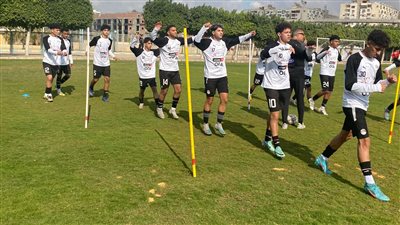 منتخب الشباب يواصل تدريباته باستاد القاهرة.. وتعليمات متواصلة للاعبين لتصحيح الأخطاء | صور