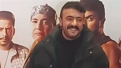 وصول أحمد العوضي للعرض الخاص لفيلم الإسكندراني| بث مباشر 