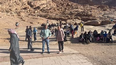 375 سائحا يزورون المقدسات الدينية بسانت كاترين| صور