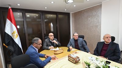 وزير الإسكان يوجه بالتوسع في تركيب عدادات المياه مسبقة الدفع والتصدي للوصلات المخالفة