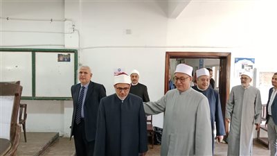 رئيس جامعة الأزهر يتفقد امتحان التخلفات ويتابع اختبارات الترقية للوعاظ بكلية أصول الدين بالقاهرة