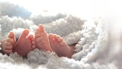 واقعة نادرة.. ولادة توأم في عامين مختلفين