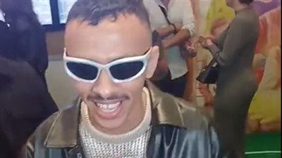 غياب بيومي فؤاد عن العرض الخاص لفيلم الحريفة.. وكزبرة يخطف أنظار الجمهور بإطلالة مختلفة| بث مباشر 