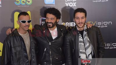 خالد النبوي يدعم ابنه.. لقطات من العرض الخاص لفيلم الحريفة بحضور أبطاله | صور 