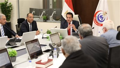 وزير الصحة يوجه بتشكيل لجنة لدراسة مقترحات مشروع قانون إنشاء المنشآت الطبية