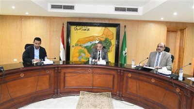 محافظ الفيوم يتابع الموقف التنفيذي لمشروعات حياة كريمة في المحافظة