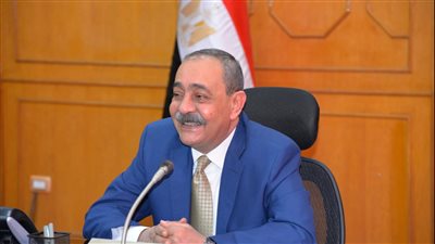 محافظ الإسماعيلية يستقبل وفدا من طلاب المدارس للتهنئة بالعام الميلادي الجديد