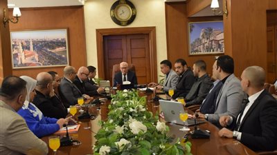 محافظ بورسعيد: تذليل العقبات أمام أصحاب المصانع والمستثمرين 