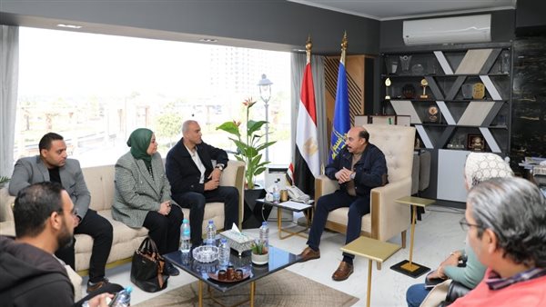 محافظ أسوان