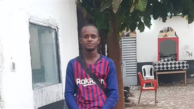 دراجة ولاب توب.. هدايا الفنان العالمي ويل سميث لأحد طلاب الأزهر من غينيا