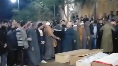 نجاة ابنهم الصغير.. الحزن يسيطر على أهالي المنوفية بعد دفن 4 من أسرة واحدة لقوا مصرعهم في حادث بليبيا | بث مباشر