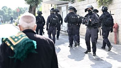 الاحتلال يمنع الفلسطينيين من الوصول إلى المسجد الأقصى لأداء صلاة الجمعة