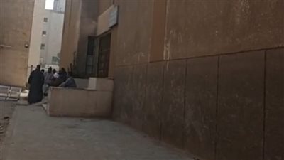 3 عربيات دخلوا في بعض.. انهيار أسر ضحايا حادث الصحراوي ببني سويف أمام المشرحة | بث مباشر