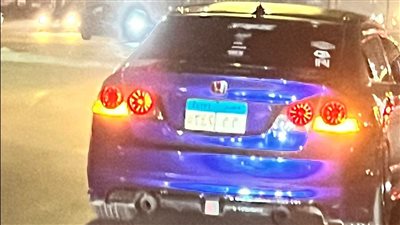 سيارة تثير الذعر في أكتوبر بفتح الشكمان وإصدار أصوات انفجارية