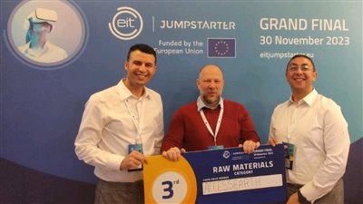 اختراع سيجوب العالم.. مصريون يبتكرون أبلكيشن لاكتشاف أماكن المعادن بالصحراء