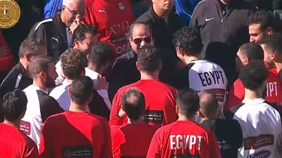 الرئيس السيسي يمازح محمود كهربا: حاسس بالكهربا