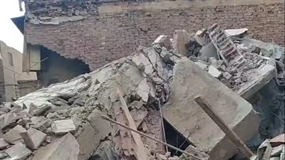 مصرع عامل وإصابة 2 آخرين في انهيار سقف ببرج سكني بالمنيا