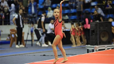 فتيات الذهب.. يارا منصور وروضة وجويرية يخطفن 10 ميداليات في الجمباز